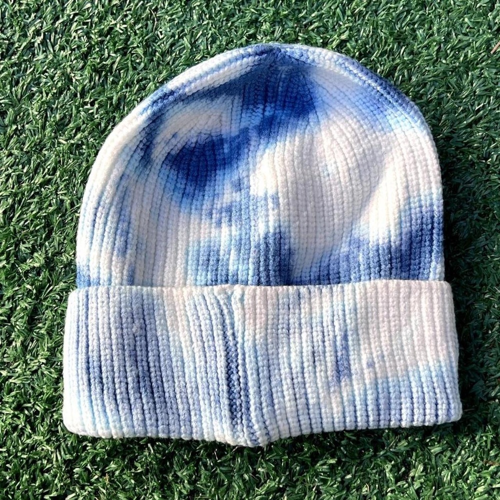 Blue & white tie-dye beanie